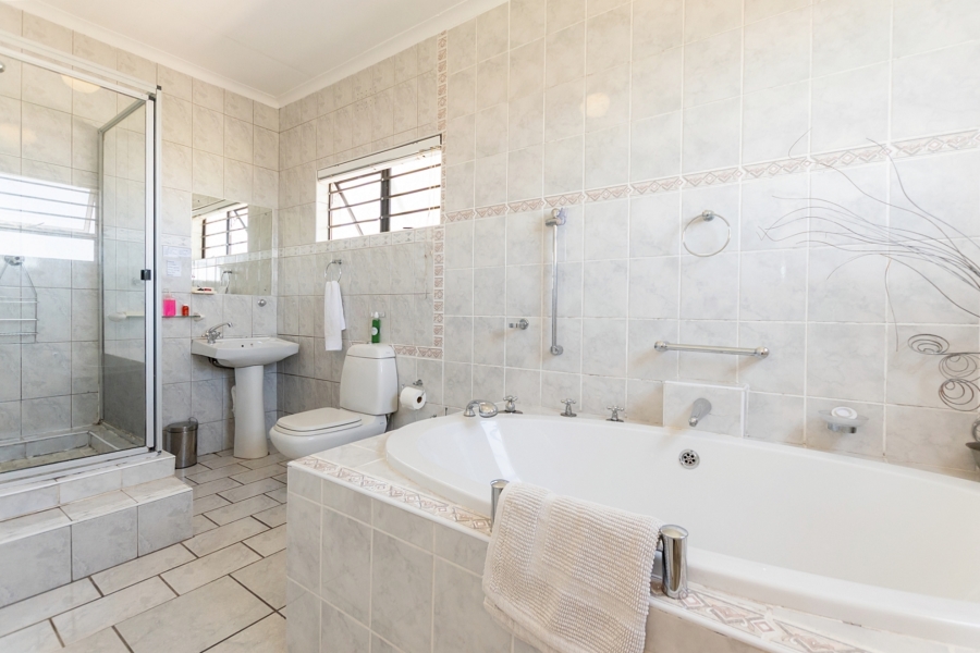 8 Bedroom Property for Sale in Country Club Western Cape